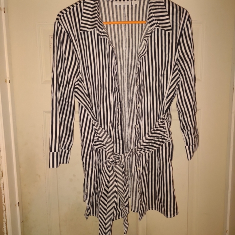Woman's New‎ York & Company long sleeve Button down Zebra  Striped Shirt